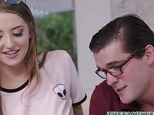 Cute Sex-mad Teen Stepsister Avery Adair Receives Her Stepmom In By Fucking Big Dick Nerdy Stepbrother