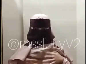 Ukhti Jilbab Lebar Masturbasi di Toilet