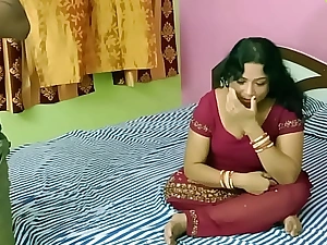 Indian Hot xxx bhabhi having sex respecting small penis boy! That babe is not happy!