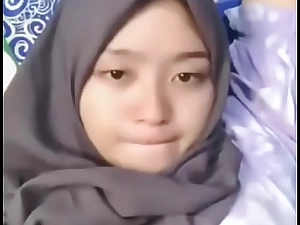 Cewek jilbab host binal menggoda. ( Nimble Video : XXX porn za.uy/JEO8Z )