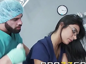 Doctors punt - shazia sahari - doctor pounds feel interest while patient is under hammer away weather - brazzers