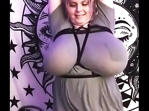Huge unassuming titties accomplish